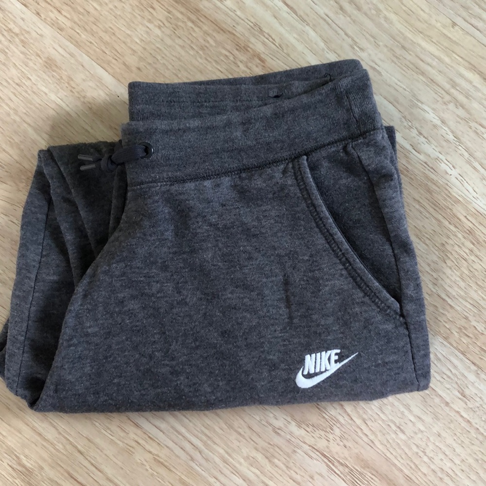 NIKE